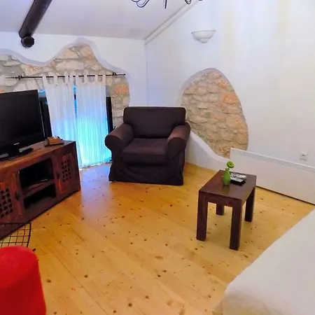 Relaxing Rustic Holiday House With Pool Krnica