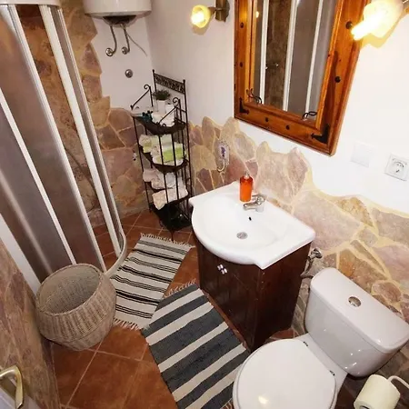 Дом отдыха Relaxing Rustic Holiday House With Pool