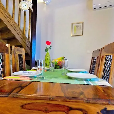 Vikendica Relaxing Rustic Holiday House With Pool