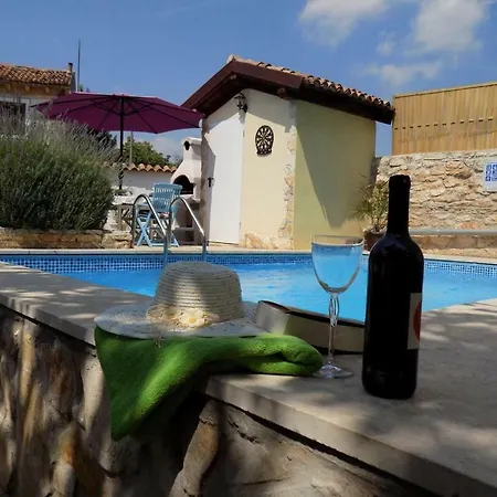 Vikendica Relaxing Rustic Holiday House With Pool Krnica