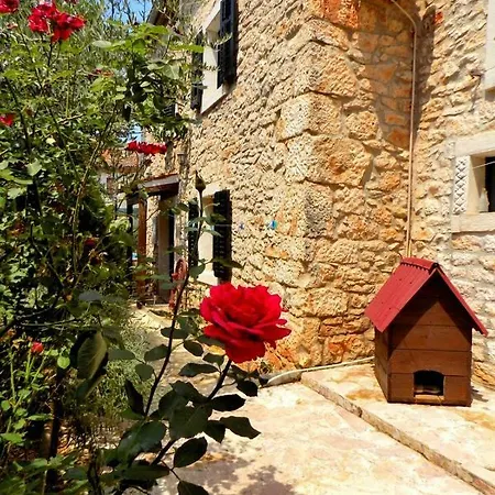 Relaxing Rustic Holiday House With Pool Крница